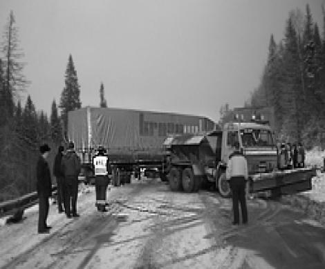 Из-за ДТП на федеральной трассе образовалась 40-километровая пробка Из-за ДТП на федеральной трассе образовалась 40-километровая пробка
