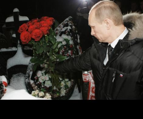 Путину подали автобус с фанатами Путину подали автобус с фанатами