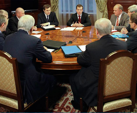 Медведев встречается с депутатами