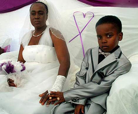 9-летний мальчик женился на 62-летней женщине 