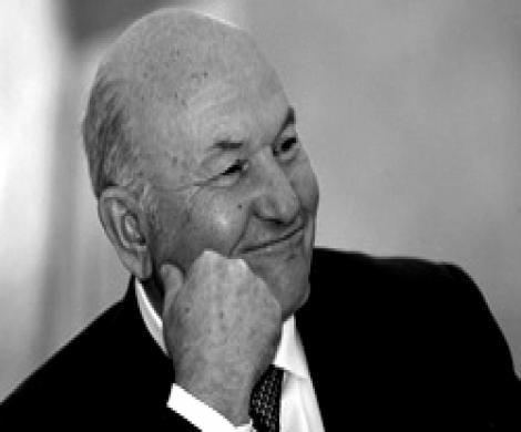 Лужков не отдаст Украине ни пяди севастопольской земли Лужков не отдаст Украине ни пяди севастопольской земли