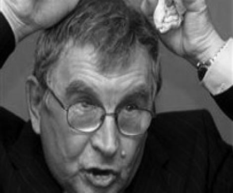 О, сортир! Кто усеял тебя мертвыми костями? О, сортир! Кто усеял тебя мертвыми костями?