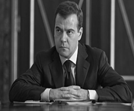 Медведев: «Шампанское открывать еще рано совсем»