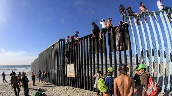 Администрация Байдена обнародовала масштабные ограничения на предоставление убежища на американо-мексиканской границе