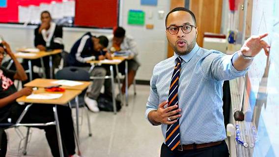 Администрация Джо Байдена хочет повысить зарплату учителям, чтобы решить проблему нехватки кадров