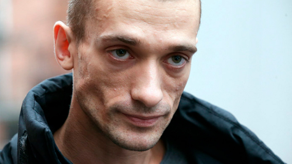 Акционист Павленский задержан в Париже Акционист Павленский задержан в Париже