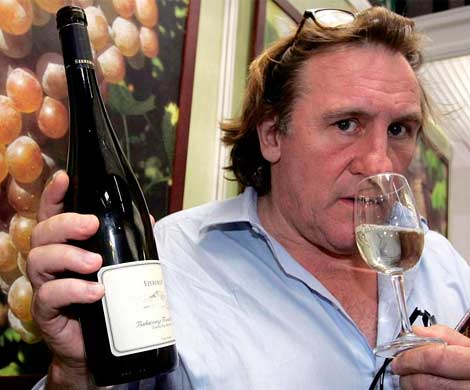 Актер Жерар Депардье признался в том, что пьет по 14 бутылок вина в день