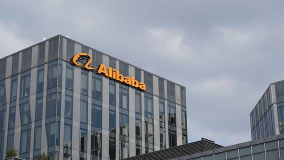 Alibaba запустит ИИ-модель, способную распознавать изображения и вести более сложные разговоры Alibaba запустит ИИ-модель, способную распознавать изображения и вести более сложные разговоры