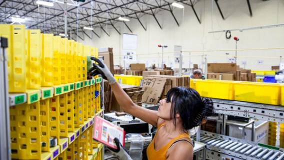 Amazon попросила Байдена уделить первоочередное внимание вакцинации сотрудников компании Amazon попросила Байдена уделить первоочередное внимание вакцинации сотрудников компании