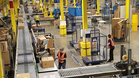 Amazon собирается нанять в США 125 000 дополнительных сотрудников Amazon собирается нанять в США 125 000 дополнительных сотрудников
