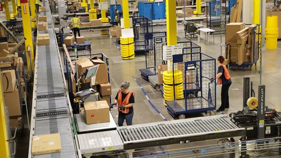 Amazon закрывает склад в Нью-Джерси после положительных результатов тестов на коронавирус у рабочих Amazon закрывает склад в Нью-Джерси после положительных результатов тестов на коронавирус у рабочих