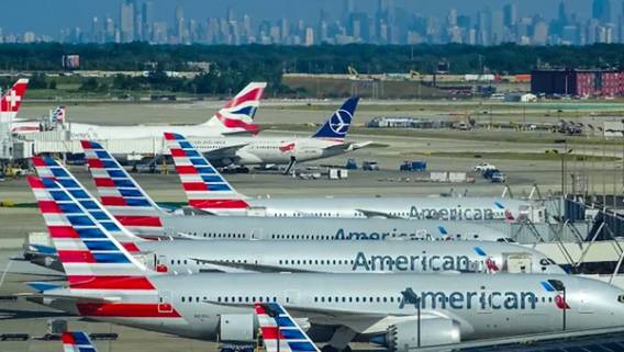 American Airlines отменит несколько сотен рейсов в связи с техническими проблемами и нехваткой кадров