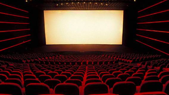 Американские кинотеатры рассчитывают, что стриминговые сервисы восполнят дефицит блокбастеров