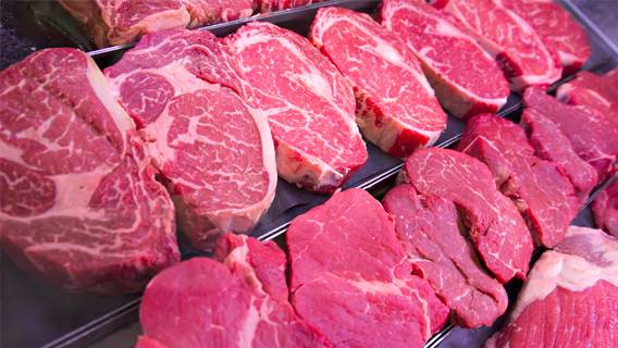 Американские супермаркеты снижают цены на говядину
