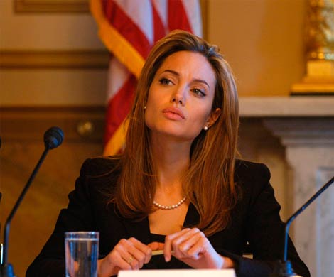 Анджелина Джоли решила уйти из кино, чтобы помогать людям