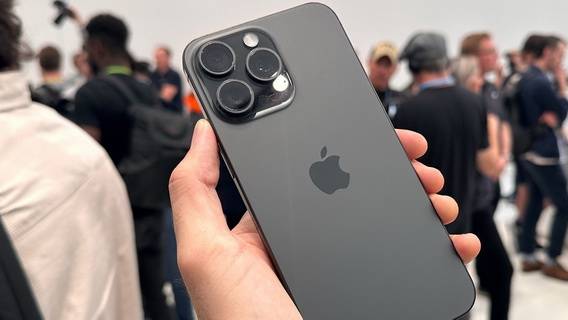 Apple перенесла поставки iPhone 15 Pro Max на ноябрь из-за роста заказов