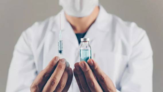 AstraZeneca и J&J возобновили клинические испытания вакцин от коронавируса