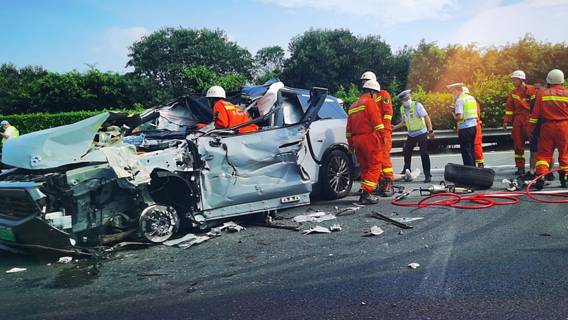 Авария с участием электромобиля NIO вновь поставила под сомнение безопасность технологии автономного вождения Авария с участием электромобиля NIO вновь поставила под сомнение безопасность технологии автономного вождения