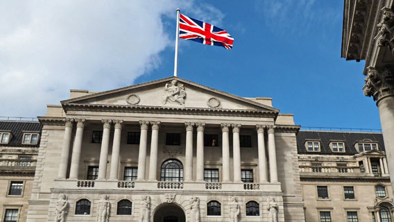 Банк Англии решил не изменять ставки, но предупредил о более медленном восстановлении экономики