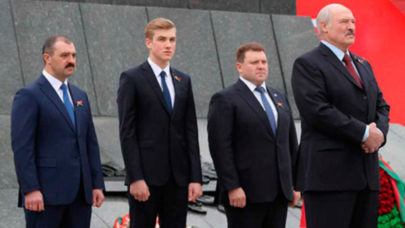 Белорусский политолог рассказал о возможной передаче власти в стране сыновьям Лукашенко Белорусский политолог рассказал о возможной передаче власти в стране сыновьям Лукашенко
