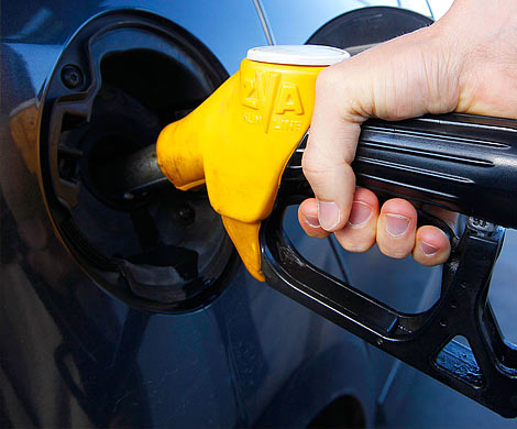 Бензин начал дешеветь впервые за 8 месяцев