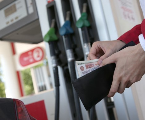Бензин подорожает снова: Кабмин больше не хочет продлевать заморозку цен