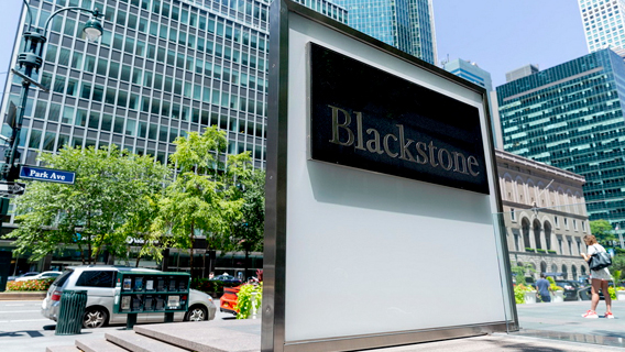Blackstone Group может приобрести китайского девелопера SOHO China за $4 млрд Blackstone Group может приобрести китайского девелопера SOHO China за $4 млрд