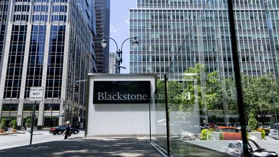 Blackstone наняла бывшего директора фонда целевого капитала Брауновского университета