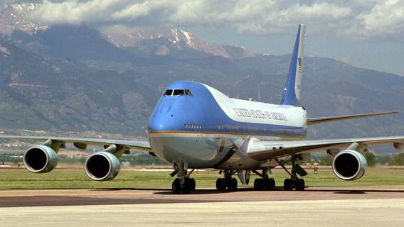 Boeing может задержать поставки новых самолетов Air Force One Boeing может задержать поставки новых самолетов Air Force One