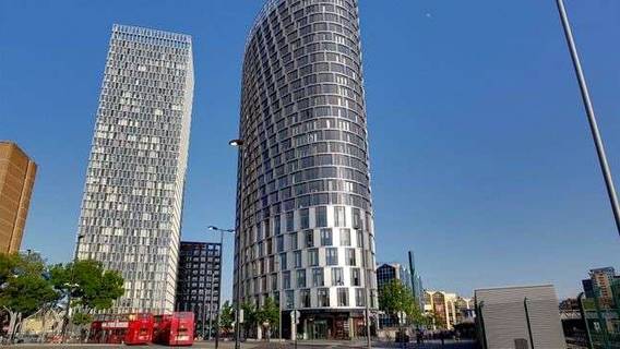 Британский альпинист забрался на небоскреб в Лондоне без снаряжения Британский альпинист забрался на небоскреб в Лондоне без снаряжения