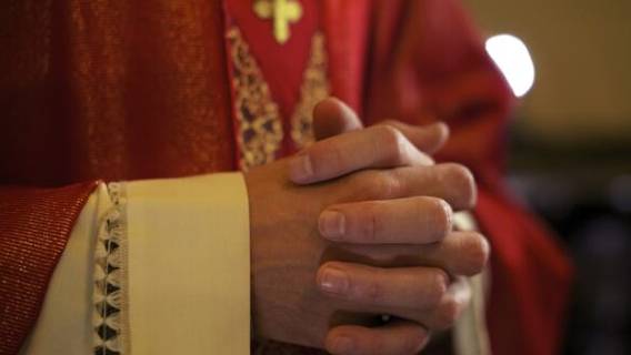 Бывший кардинал Ватикана обвиняется в сексуальном насилии