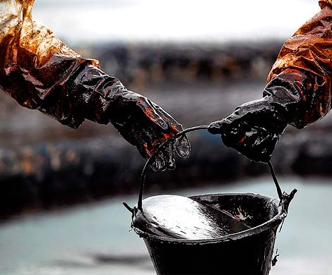 Цена нефти Brent вновь пробила отметку в $83 