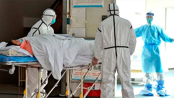 Число ежедневных смертей от коронавируса в Великобритании достигает пика Число ежедневных смертей от коронавируса в Великобритании достигает пика