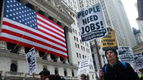Число заявок на пособие по безработице в США упало до самого маленького значения за 52 года
