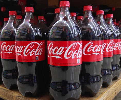 Coca-Cola презентовала коллекцию одежды в честь стеклянной бутылки