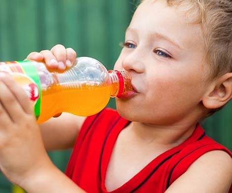 Дети начинают пить больше газировки после развода родителей