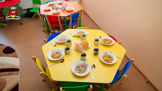 Детсады Приморского района остались без продуктов из-за сбоя поставок «Артис-Детское питание» и «Фирма Флоридан»