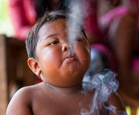 Девятилетний индонезиец бросил курить, похудел и взялся за учебу