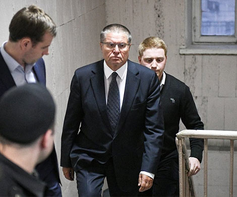 Домашний арест Улюкаева продлен до середины мая