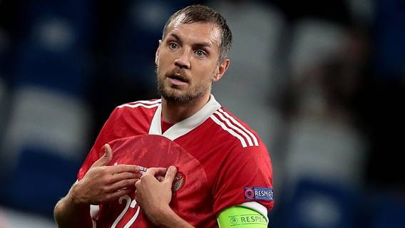 Дзюбу вывели из сборной, разжаловали из капитанов. А он ответил победным голом Дзюбу вывели из сборной, разжаловали из капитанов. А он ответил победным голом