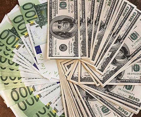 Евро и доллар несколько потеряли в цене Евро и доллар несколько потеряли в цене