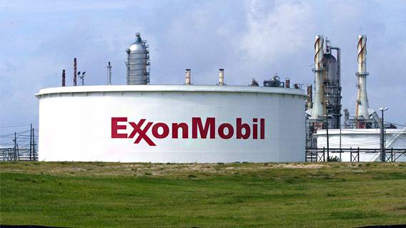ExxonMobil анонсировал выкуп акций на $50 млрд, несмотря на критику властей США