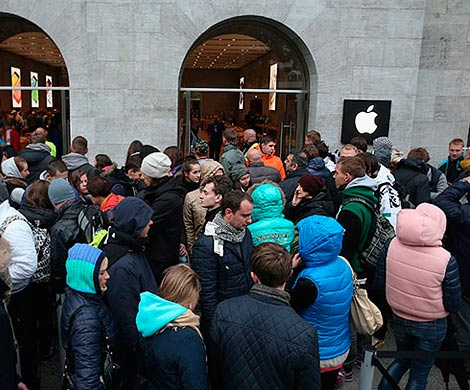 Фанаты Apple уже выстроились в очередь у флагманского магазина Apple Store