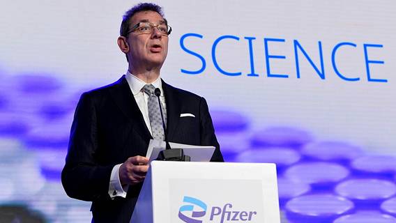 Гендиректор Pfizer заявил, что люди вернутся к нормальной жизни в течение года Гендиректор Pfizer заявил, что люди вернутся к нормальной жизни в течение года