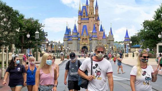 Гендиректор Walt Disney Боб Чапек надеется увидеть тематические парки «без масок» в 2022 году Гендиректор Walt Disney Боб Чапек надеется увидеть тематические парки «без масок» в 2022 году
