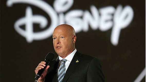 Генеральный директор Disney Боб Чапек заявил, что не считает компанию «склонной к левым или правым» Генеральный директор Disney Боб Чапек заявил, что не считает компанию «склонной к левым или правым»