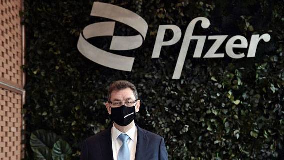 Глава Pfizer стал генеральным директором года по версии CNN Business