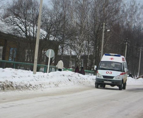 Голую девушку выбросили в снег из машины в Перми‍