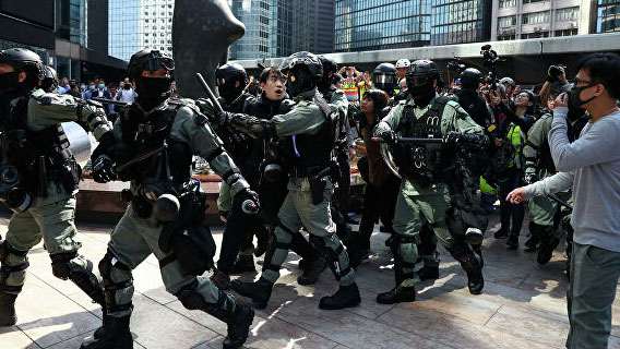 Гонконг начинает закручивать гайки, несмотря на осуждение со стороны иностранных государств