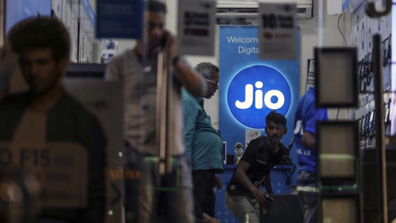 Google собирается инвестировать $4,5 млрд в индийскую Jio Platforms Google собирается инвестировать $4,5 млрд в индийскую Jio Platforms